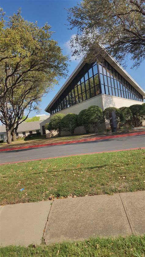 The Village Church, 3877 Walnut Hill Ln, Dallas, TX 75229, US.